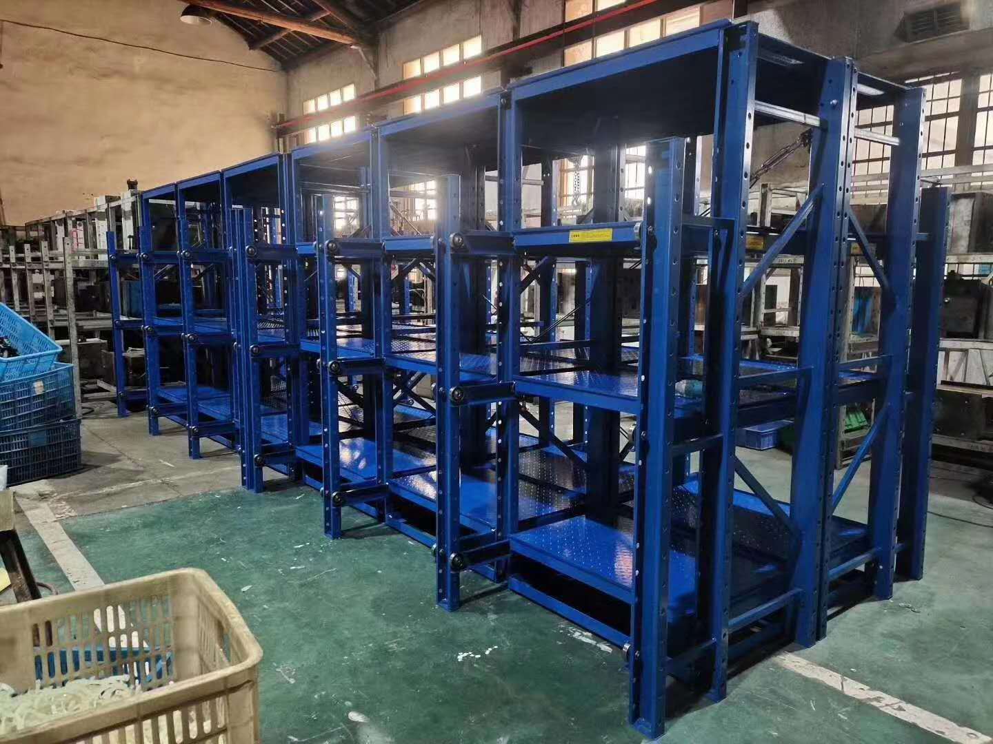 臥式模具貨架投入使用 現(xiàn)場圖片展現(xiàn)高效倉儲(chǔ)新體驗(yàn)